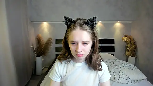 Camilla Kelly online show from 10-08-25, 01:14