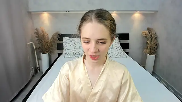 Camilla Kelly online show from 10-22-25, 01:17