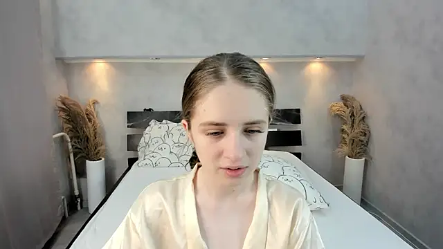 Camilla Kelly online show from 10-31-25, 01:06