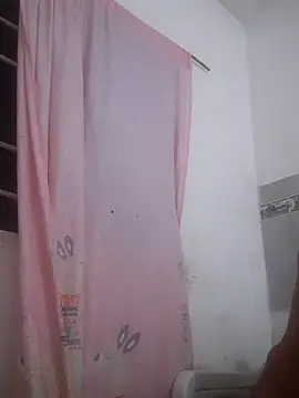 Snapshot of Flaqki chatting on 09-20-25, 12:33 Flaqki online show from 09-20-25, 12:33