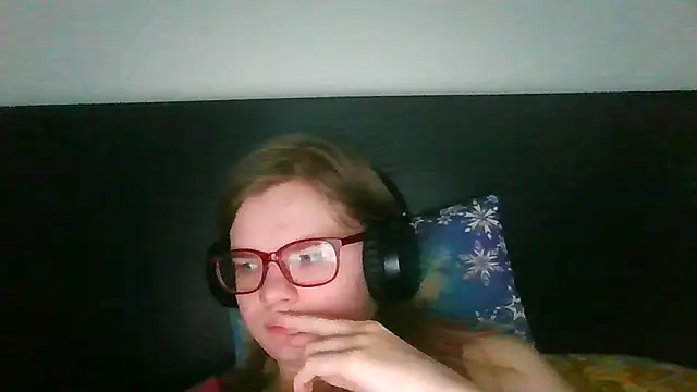 Moonolighta online show from 10-26-25, 07:47