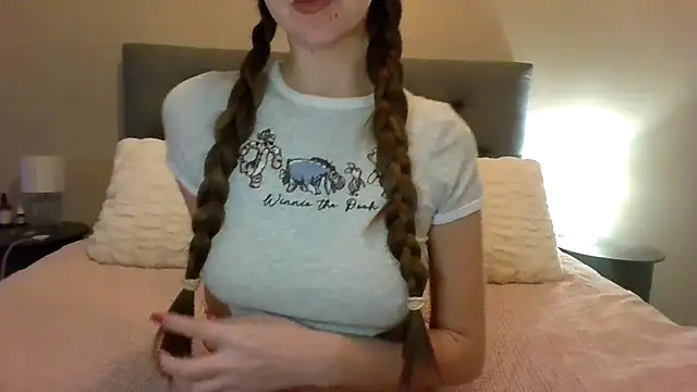 Snapshot of TaylorWest62 chatting on 02-10-26, 03:49 TaylorWest62 online show from 02-10-26, 03:49