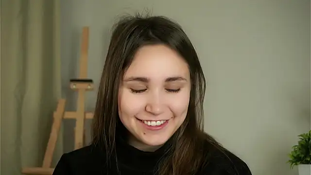 Snapshot of EthalFlowers chatting on 10-19-25, 12:22 EthalFlowers online show from 10-19-25, 12:22