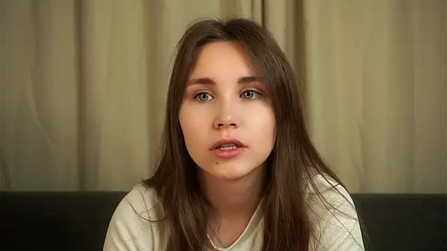 Snapshot of EthalFlowers chatting on 10-29-25, 11:50 EthalFlowers online show from 10-29-25, 11:50