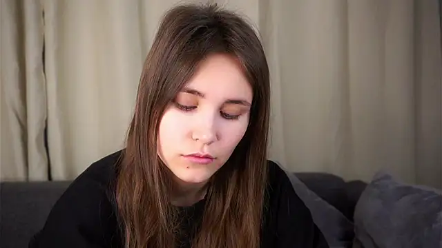 Snapshot of EthalFlowers chatting on 11-15-25, 01:14 EthalFlowers online show from 11-15-25, 01:14