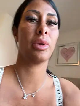 AriannaIsabellax online show from 04-21-26, 11:05