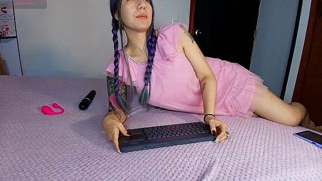 karlamoon23 online show from 04-18-26, 12:14