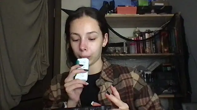 Yuna5343 online show from 11-04-25, 09:47