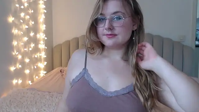 Snapshot of AgnesRoseCams chatting on 07-06-26, 03:58 AgnesRoseCams online show from 07-06-26, 03:58