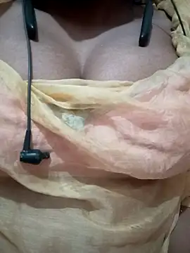 Snapshot of kaviyaponnu0987 chatting on 02-13-26, 08:38 kaviyaponnu0987 online show from 02-13-26, 08:38