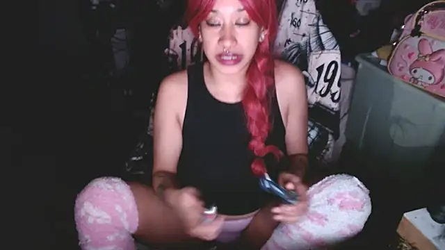 Snapshot of cloudpuffs chatting on 01-12-26, 05:01 cloudpuffs online show from 01-12-26, 05:01