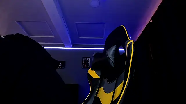 Snapshot of alexgiraldo__ chatting on 09-11-25, 12:05 alexgiraldo online show from 09-11-25, 12:05