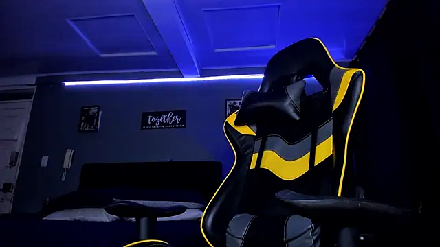 Snapshot of alexgiraldo__ chatting on 09-22-25, 11:01 alexgiraldo online show from 09-22-25, 11:01