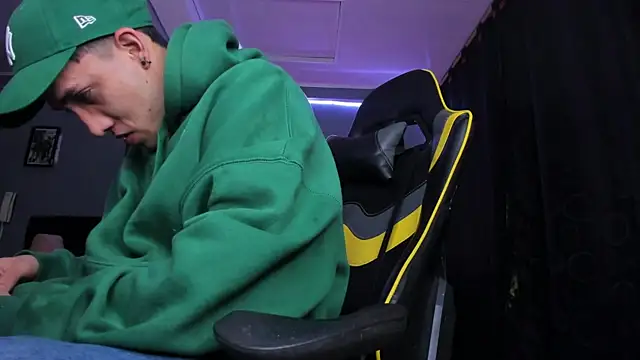 Snapshot of alexgiraldo__ chatting on 10-03-25, 11:07 alexgiraldo online show from 10-03-25, 11:07