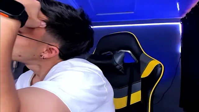 Snapshot of alexgiraldo__ chatting on 10-11-25, 09:02 alexgiraldo online show from 10-11-25, 09:02