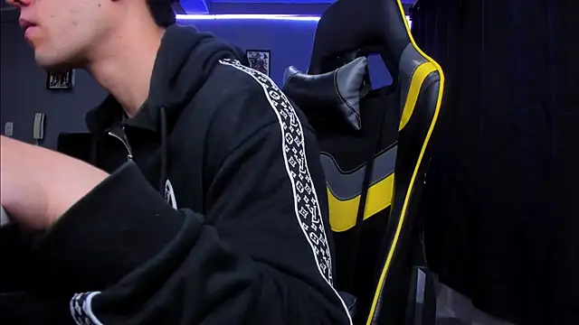 Snapshot of alexgiraldo__ chatting on 10-24-25, 09:49 alexgiraldo online show from 10-24-25, 09:49