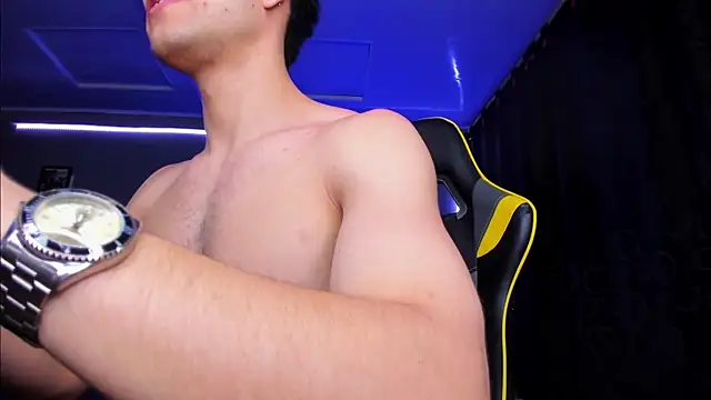 Snapshot of alexgiraldo__ chatting on 11-12-25, 02:45 alexgiraldo online show from 11-12-25, 02:45