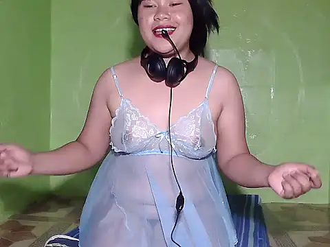 Snapshot of Kiarra_69 chatting on 09-27-25, 02:11 Kiarra 69 online show from 09-27-25, 02:11