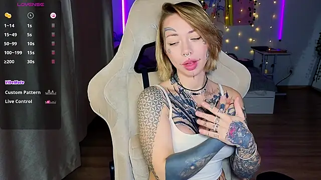 bunnykellyyy online show from 10-23-25, 06:39