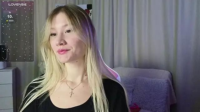 Snapshot of _Anna_Nolan_ chatting on 10-01-25, 06:41 Anna Nolan online show from 10-01-25, 06:41