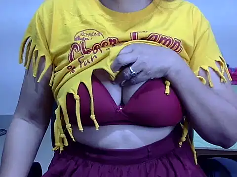 Snapshot of rekha_1508 chatting on 02-14-26, 05:04 rekha 1508 online show from 02-14-26, 05:04