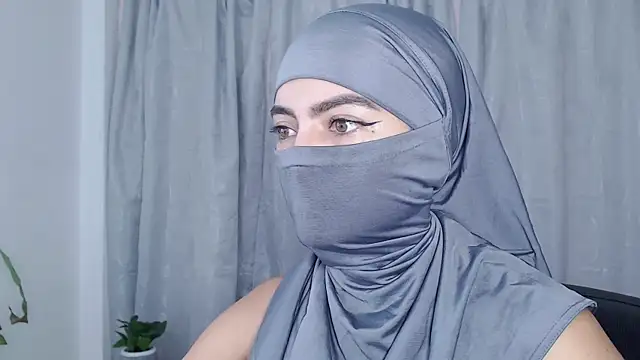 Snapshot of jade_nassar chatting on 05-08-26, 12:49 jade nassar online show from 05-08-26, 12:49