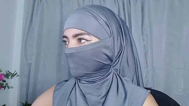 Snapshot of jade_nassar chatting on 05-27-26, 02:41 jade nassar online show from 05-27-26, 02:41