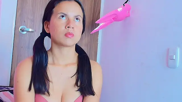 Snapshot of mady_gh chatting on 10-20-25, 04:02 mady gh online show from 10-20-25, 04:02