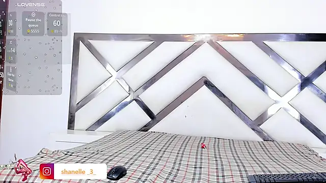 Snapshot of LadyandMaverick chatting on 11-22-25, 05:06 LadyandMaverick online show from 11-22-25, 05:06