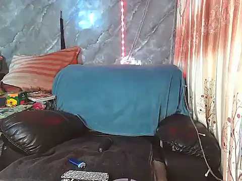 ZARIA-VIXEN online show from 10-29-25, 10:00