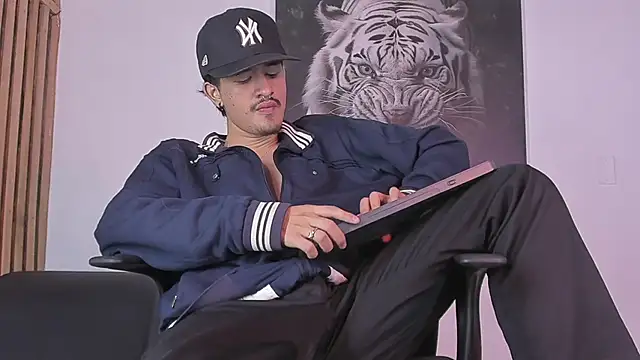 DimitriDeluxe online show from 10-06-25, 08:06