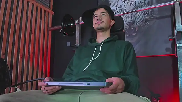 DimitriDeluxe online show from 11-06-25, 07:37