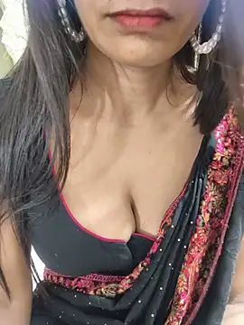 Snapshot of Shalu_G chatting on 06-17-26, 03:53 Shalu G online show from 06-17-26, 03:53