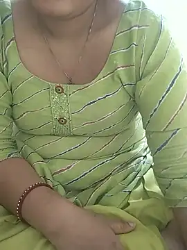 Snapshot of Diya-Sharmaa chatting on 10-13-25, 05:07 Diya-Sharmaa online show from 10-13-25, 05:07