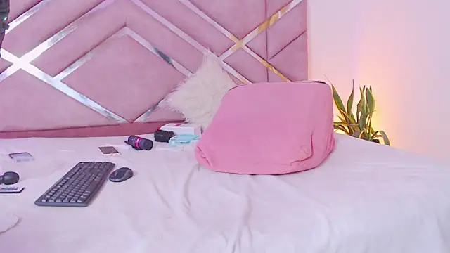 Snapshot of sofia_07 chatting on 09-19-25, 11:16 sofia 07 online show from 09-19-25, 11:16