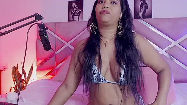 Snapshot of sofia_07 chatting on 10-07-25, 07:44 sofia 07 online show from 10-07-25, 07:44