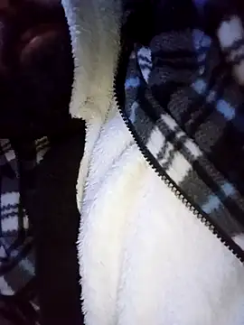 Snapshot of jr0625 chatting on 12-17-25, 01:11 jr0625 online show from 12-17-25, 01:11