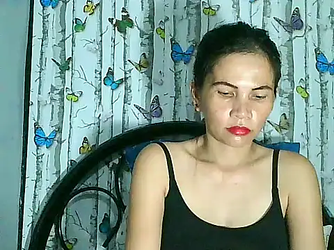 Snapshot of Urwildestangelfire_19 chatting on 10-21-25, 09:04 Urwildestangelfire 19 online show from 10-21-25, 09:04