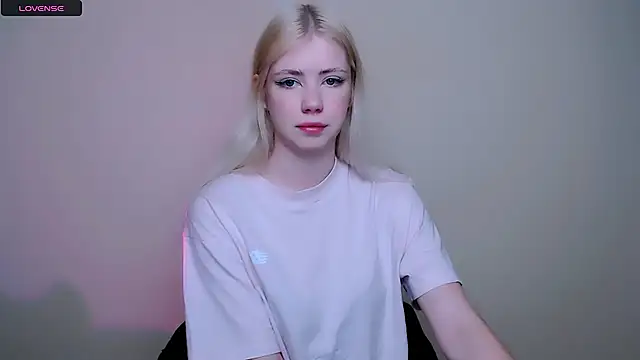 Snapshot of AliceHotty_ chatting on 02-09-26, 08:29 AliceHotty online show from 02-09-26, 08:29