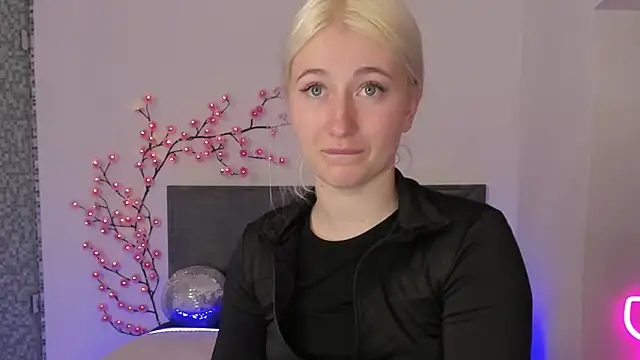 HollyTailors online show from 04-11-26, 12:31