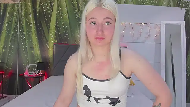 HollyTailors online show from 04-19-26, 05:29