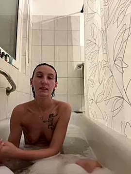 Emilia Mausi online show from 12-16-25, 08:14