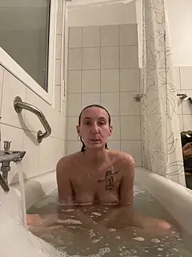 Emilia Mausi online show from 04-24-26, 07:27