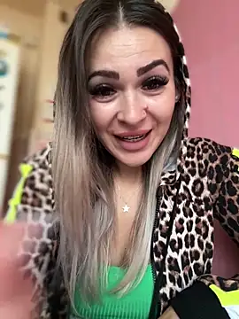 iSelena online show from 10-17-25, 06:05