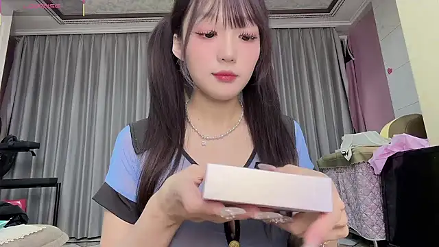 Snapshot of Yaya--728 chatting on 12-22-25, 12:35 Yaya--728 online show from 12-22-25, 12:35