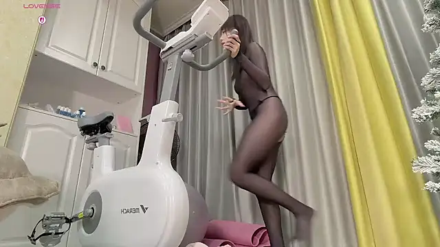 Snapshot of Yaya--728 chatting on 02-13-26, 12:12 Yaya--728 online show from 02-13-26, 12:12