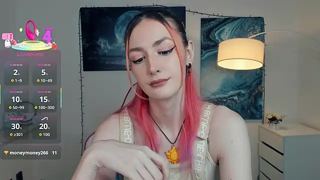 Snapshot of EasterBlink chatting on 10-30-25, 11:00 EasterBlink online show from 10-30-25, 11:00