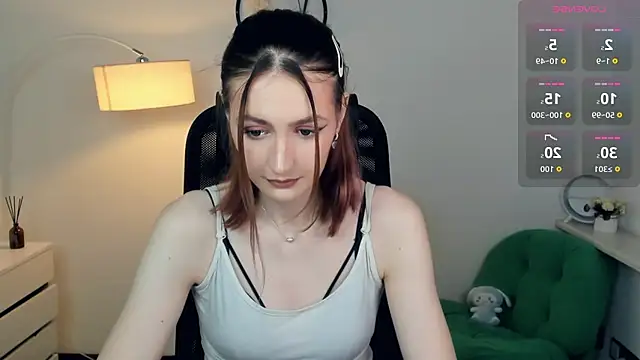 Snapshot of EasterBlink chatting on 11-16-25, 07:47 EasterBlink online show from 11-16-25, 07:47