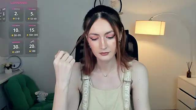 Snapshot of EasterBlink chatting on 11-28-25, 09:34 EasterBlink online show from 11-28-25, 09:34