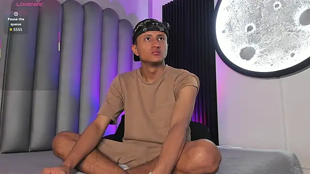  Leohot  online show from 11-22-25, 03:49